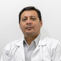 Dr. Stewart Blum Astudillo